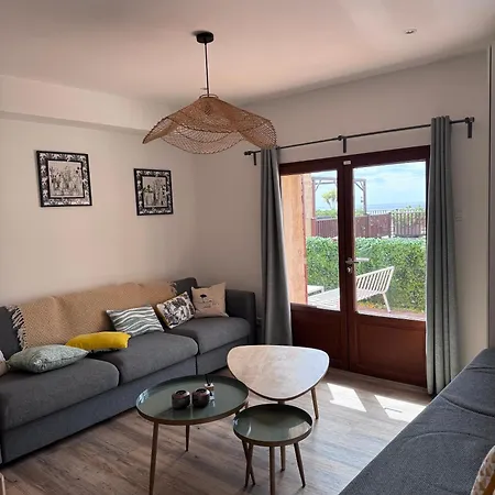 Apartment Pied Dans L'o 2 *